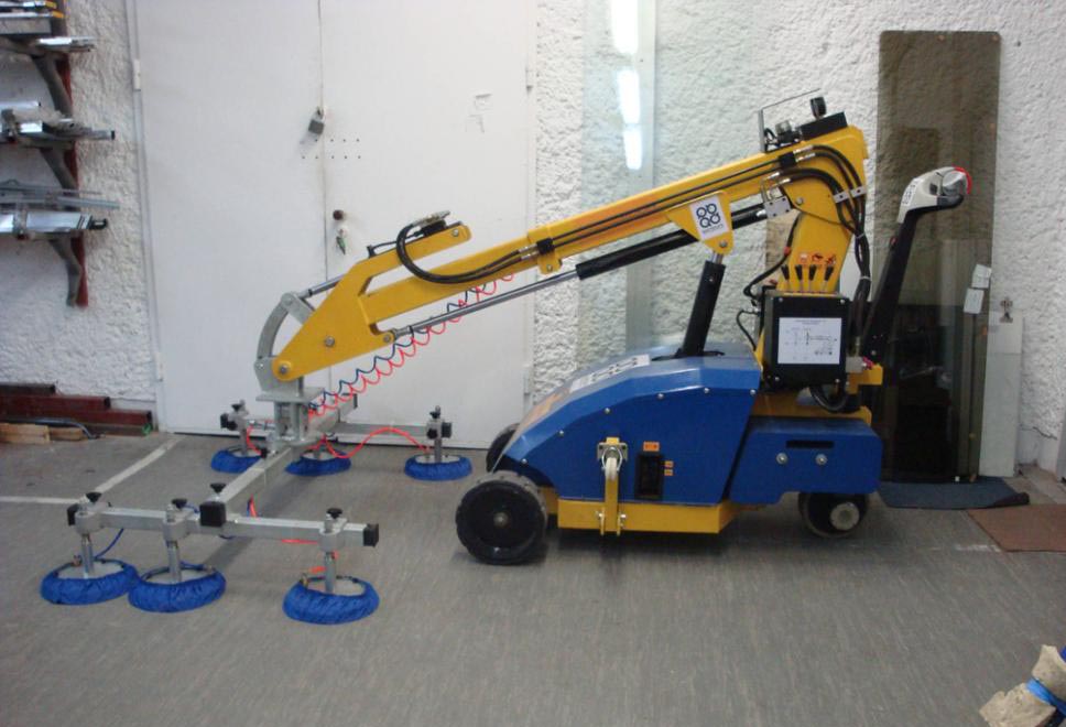 Professional Supplier of Vacuum Glass Lifter robot20.jpg