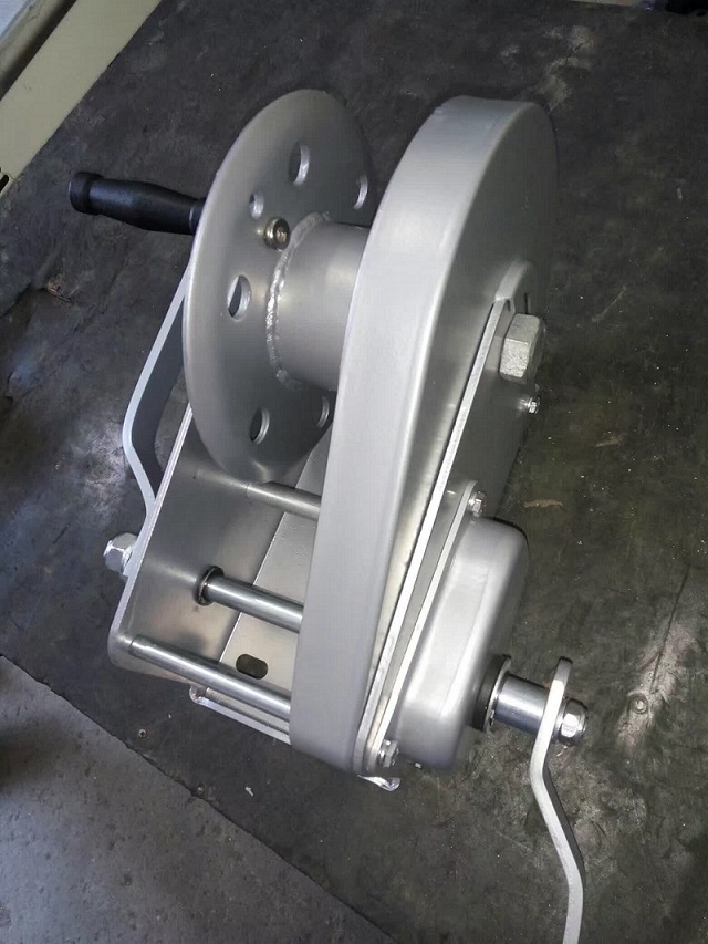 2600LBS hand winch (with two handle handle)-1.jpg