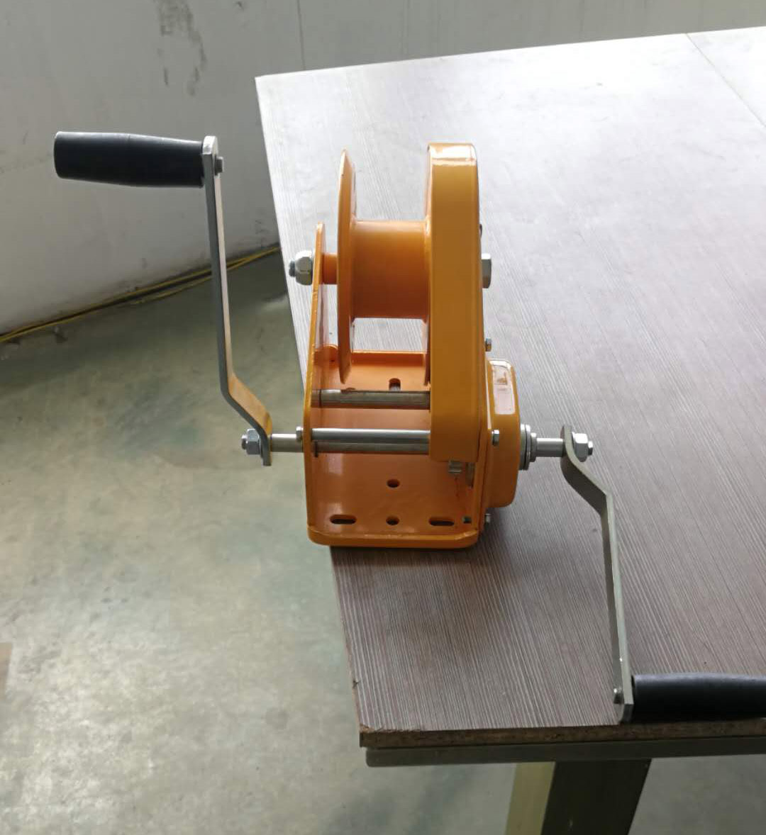 1200LBS hand winch (with two handle handle).jpg