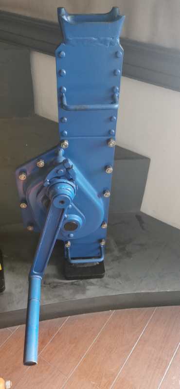 another type of expensive series Mechanical jack.jpg