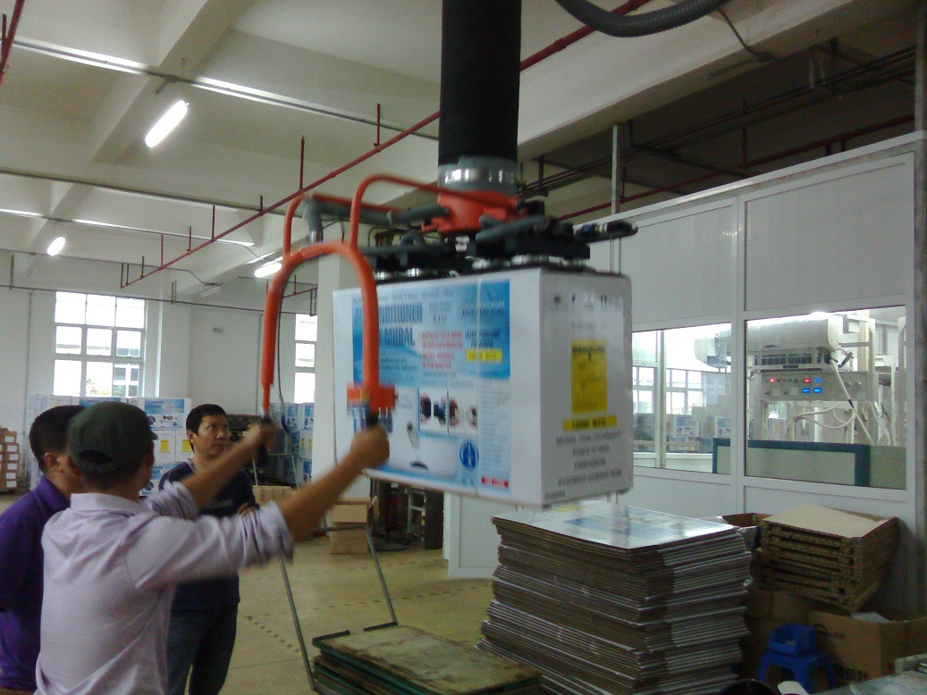 Site photos of Vacuum Tube Lifter for Air condition-80kg.jpg
