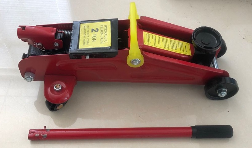 2T floor jack  made in china.jpg