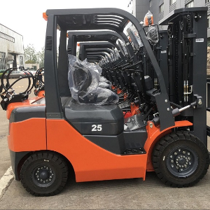 Looking for a Front-mounted forklift truck with 2500 kg capacity from Moldova