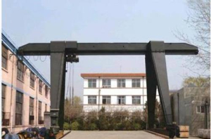 Looking to buy used gantry cranes 380V/50Hz/3Ph with lifting height 20m and lifting span 40m from Italy