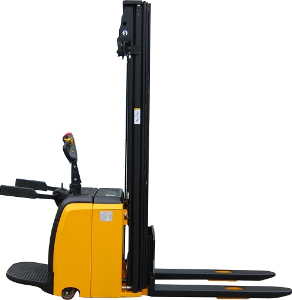 Inquiry about electric stacker from Italy