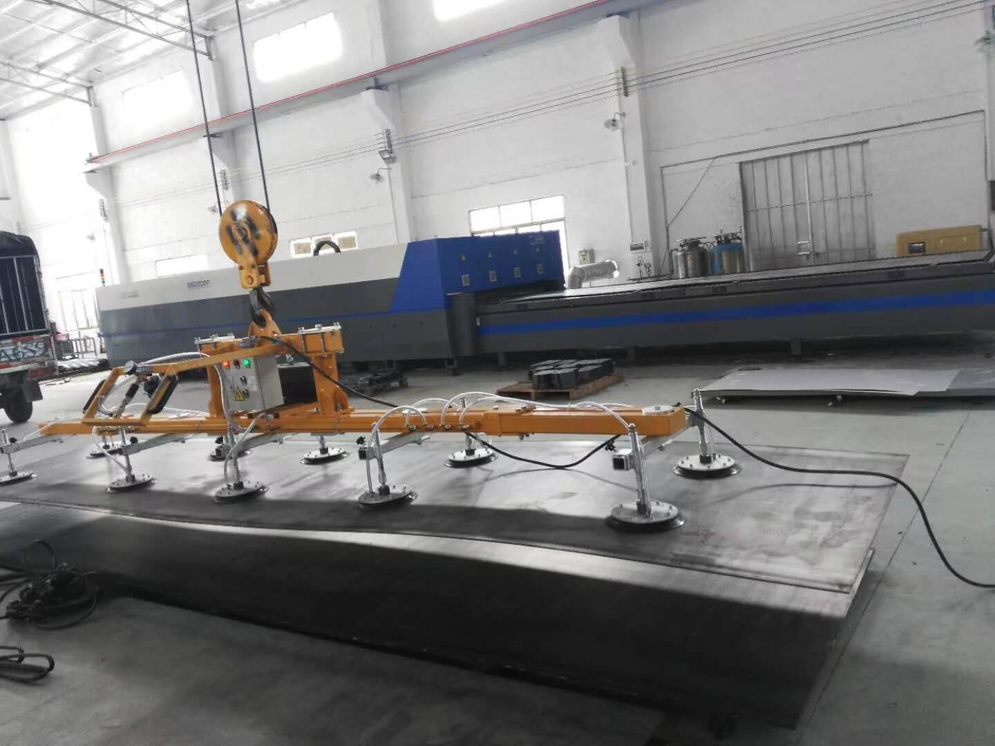 Vacuum lifter for metal sheets with an approximate weight of 400 kg-4.jpg